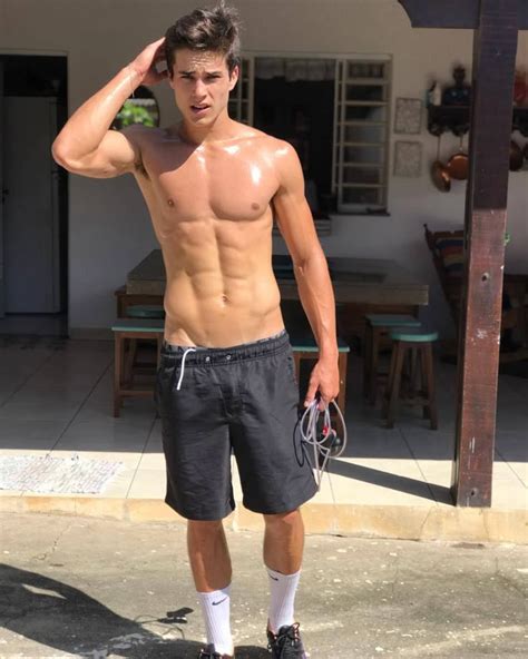 Green Sumarenta Rapaz sexo gay e rapazes em Speedos Élder .
